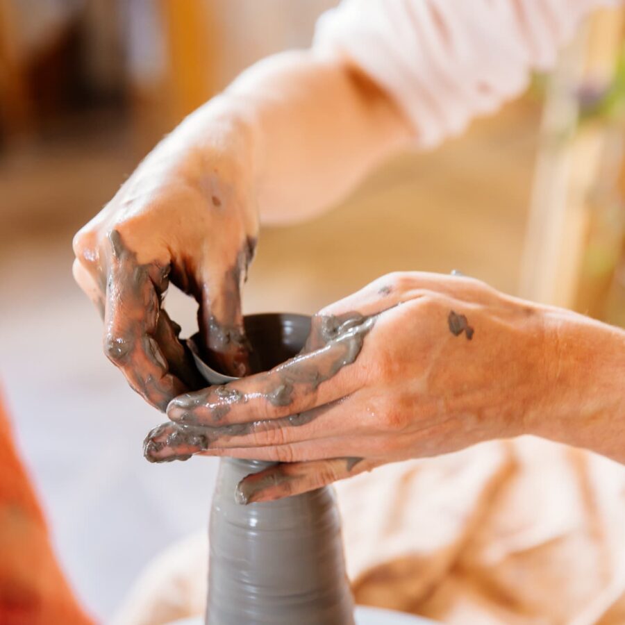 Où trouver un stage de poterie, atelier de dessin en Charente ?